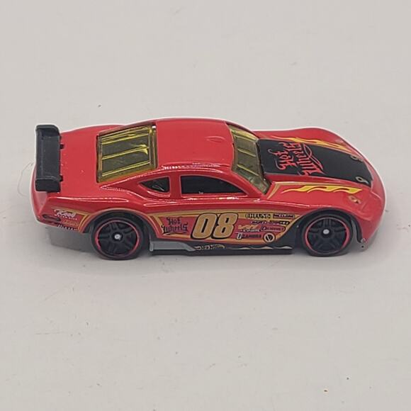 2008 HOT WHEELS CIRCLE TRACKER #08 RED 2 7/8" DIECAST RACE CAR W/ YELLOW & BLACK - Picture 3 of 5